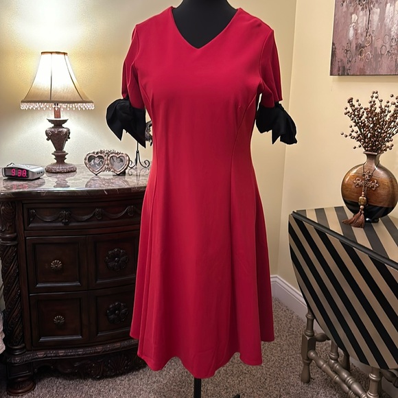 SIGNATURE COLLECTION Dress Size Medium NWOT - Picture 2 of 7